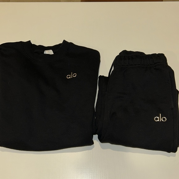 ALO Sweatshirt Accolade Crew Neck and Accolade Straight Leg Sweatpant Black XXS - Picture 10 of 10